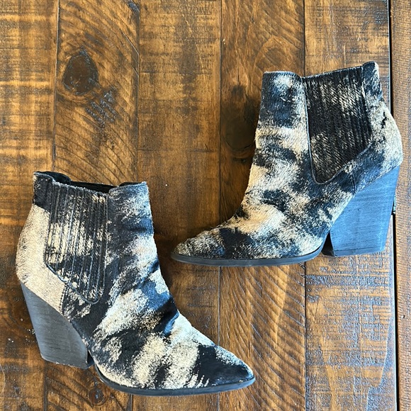 Adam Tucker Cowhide Soft Sole Western Booties | Size 6 - Picture 1 of 6